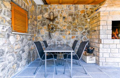 Apartman Lavanda sa bazenom i okućnicom 4* - Foto 25