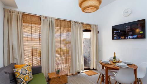 Modern Oasis with Sun & Style 3 Pools AC WiFi - Foto 5