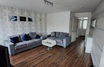 The Ugly Duckling - Photo 29