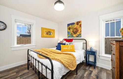 City Park Bungalow Pet Friendly with Dog Run - Photo 13