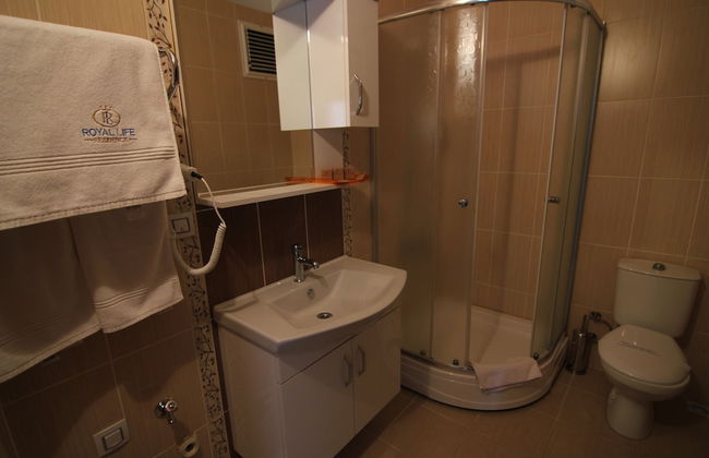 Royal Life Residence - Photo 26