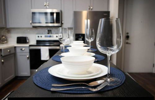 Modern 2BR Getaway-w Parkng, Near Rvrwlk&Conv Ctr - Foto 74