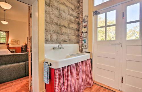 Renovated WV Schoolhouse History Buffs Heaven! - Foto 20