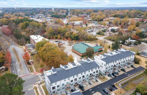 NEW Luxury Condo, Rooftop Terrace, EV Charger! - Foto 69