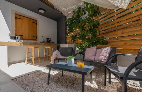 Gorgeous Home In Katuni With Wifi - Foto 15