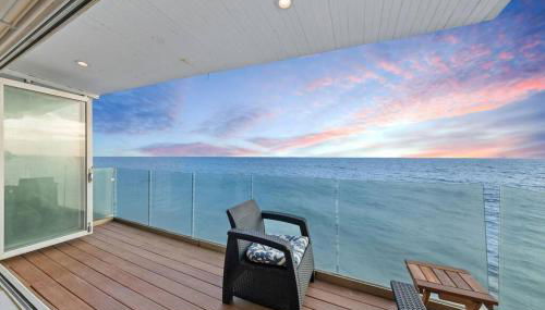Malibu Beachfront Home with Rock Spa Ocean Views & Huge Deck - Foto 4