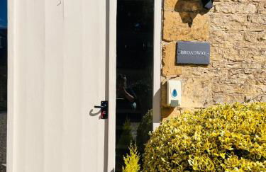 Broadway House, 7 Bedroom, 6 Baths - Photo 9