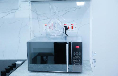 Lovely Apartment with free parking on premises. - Photo 8