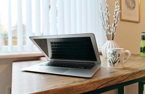 Central Manchester Modern 4 Bed House - free parking - Foto 8