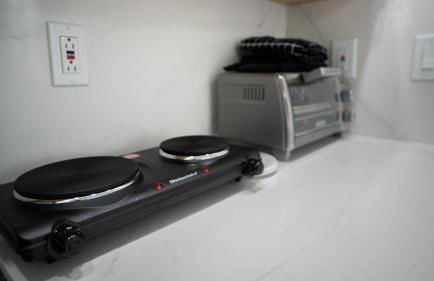 Stylish Studio Near Wynwood & Design District - Photo 15