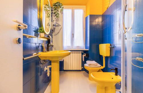 Black & White or Pop Art - Design Apartments with Parking & WiFi - Photo 45