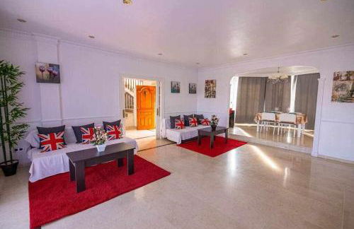 lujosa villa en Alhaurin de la Torre 7 dormitorios - Photo 11