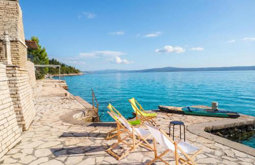 Holiday Home Seafront Escape - Happy Rentals - Photo 26