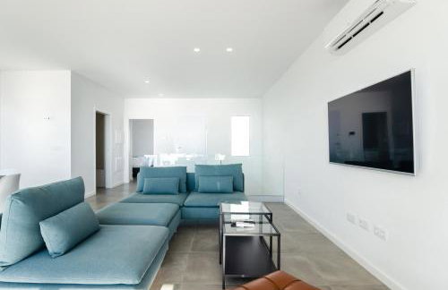 Ocean Views - New Private Condominium with Pool & Sea Views - Foto 14