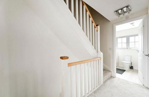 Swan's Place - Large 4bed home, Sleeps 9, Parking x2 & Games room - Foto 27