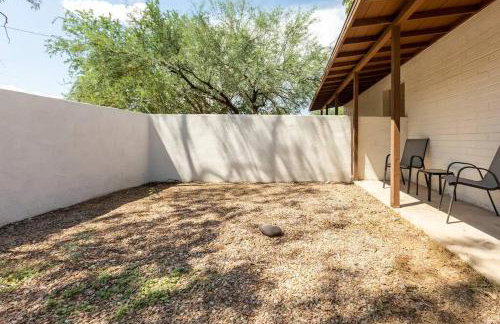 2BR Apt with BBQ & Parking Spring Fling Stay - Foto 26