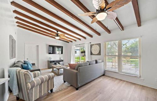 Sprawling estate with private pool and game room and guest house - Foto 60