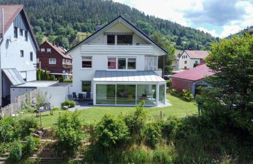 Ferienwohnung am Enzufer mit Wintergarten Bad Wildbad im Schwarzwald - Foto 24