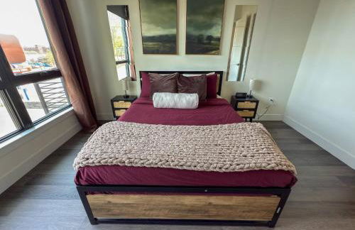 Luxury Stay Near NYC | Full Access to Amenities - Photo 23