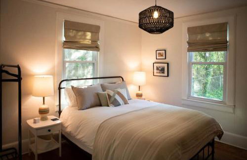 Cozy Blue Door Farmhouse - Photo 20