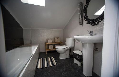 Duplex with terrace in Alfama, Central Lisbon - Photo 8
