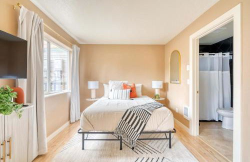 Stay Portland - John's Landing Haven - Studio Near OHSU - Photo 1