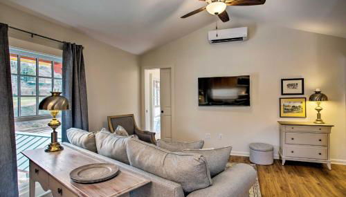 Walk to Dining Saluda Main Street Retreat! - Foto 2