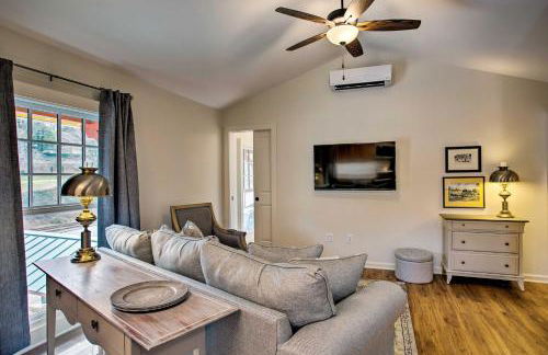 Walk to Dining Saluda Main Street Retreat! - Foto 2