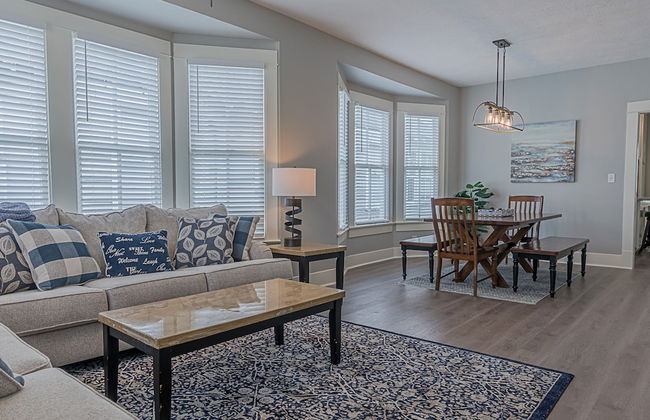 Uptown Cottage 2 Minutes to The Strand and Utmb - Foto 1