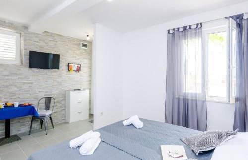 Miracle Apartments - Comfort Studio Apartment with Terrace and City View - Foto 8