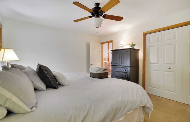 Elk Hollow by Avantstay Lakefront Chalet w/ Game Room & Fire Pit - Photo 33