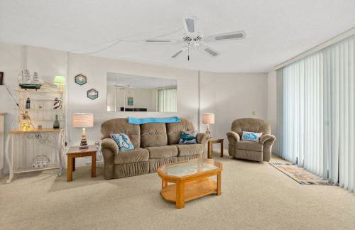 Cozy Ocean Condo with Pool Small Dog Friendly - Foto 6