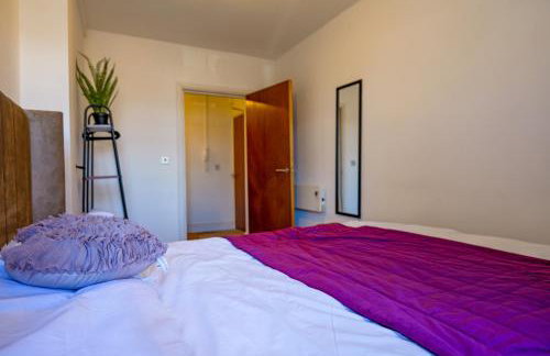 Zeenat Central Bury - Modern 2BR with Free Parking Sleeps 6 - Foto 12