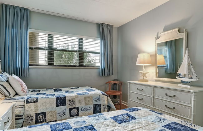 Convenience Direct Oceanfront Condo with Private Balcony by RedAwning - Photo 9