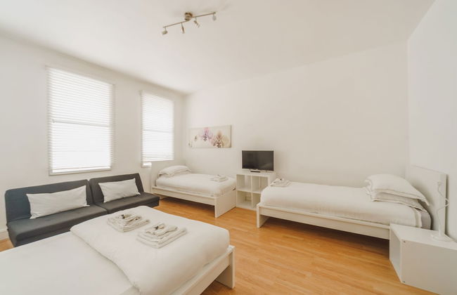 Large Studio Soho & Charing Cross Road - Photo 10