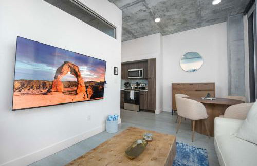 10thFloor CityView HotTub,Pool,Gym,Parking,King Bed - Foto 21