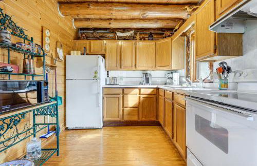 Log Cabin with Pond and Trail Access in Almond! - Foto 10