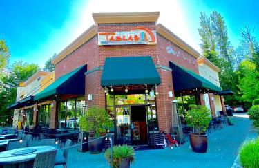 Entire house with Four Bedrooms, Hot Tub, BBQ, Private Backyard, FREE WiFi and Parking, near Seattle, EV - Foto 33