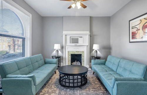 Beautiful Rehabbed Unit in Shaw Community - 4226b - Photo 1