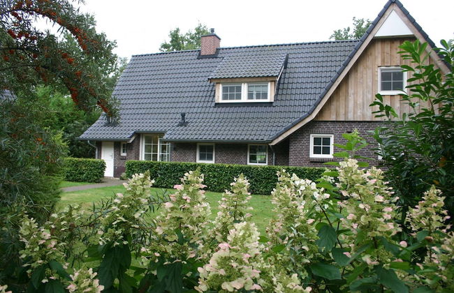 Cozy Group Stay w/ Fireplace - Foto 35