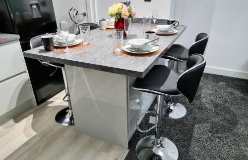 *11BR* Setup for your most amazing relaxed stay + Free Parking + Free Fast WiFi * - Foto 3