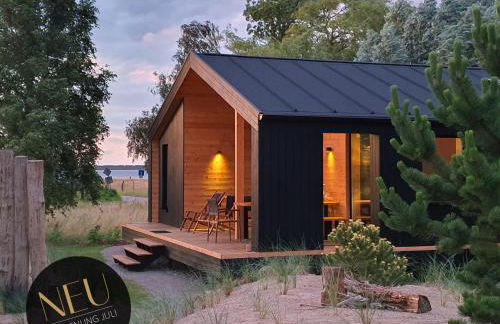 Werder Chalet -- GROßES SONNENDECK -- Strand 150m I Sauna I eKamin I bis 8 Pers I Meerblick I by "Meyers am Meer" - Foto 1