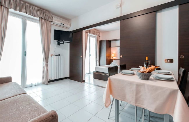 Tastefully Furnished Apartment Near the Sea - Photo 26