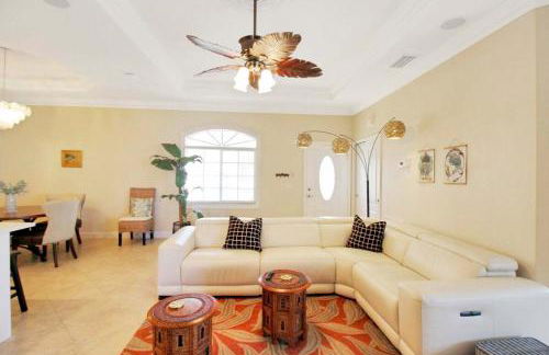 2BR Condo On Venice Island - Minutes To Beaches - Foto 12