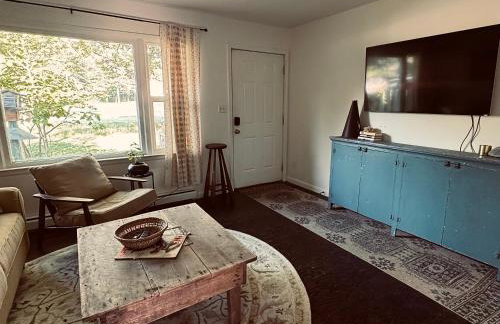 Chic Dunes Cottage with HOT TUB near Warren Dunes - Foto 25