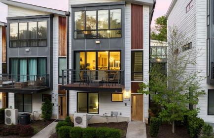 Luxe 4bdr w/ Balcony & Parking, 10 Mins to Broadway 9th Avenue by Avantstay - Foto 1