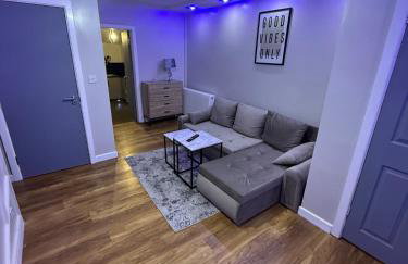 Luxury Modern Apartment, Sleeps 4 and Games Room - Photo 22