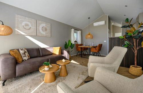 Chalet Charleston 066 mit eigener Terrasse am Wasser - Foto 1