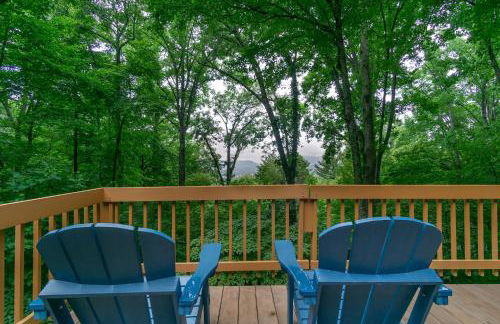 Retro Metro Deck House MCM Gem with Hot Tub & Spectacular Views! - Foto 39