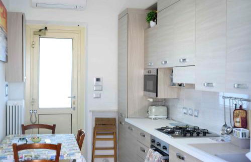 intero appartamento con giardino e colazione Dario - Photo 10